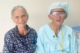 Phẫu thuật thành công đục thủy tinh thể vôi hóa cho bệnh nhân 85 tuổi 