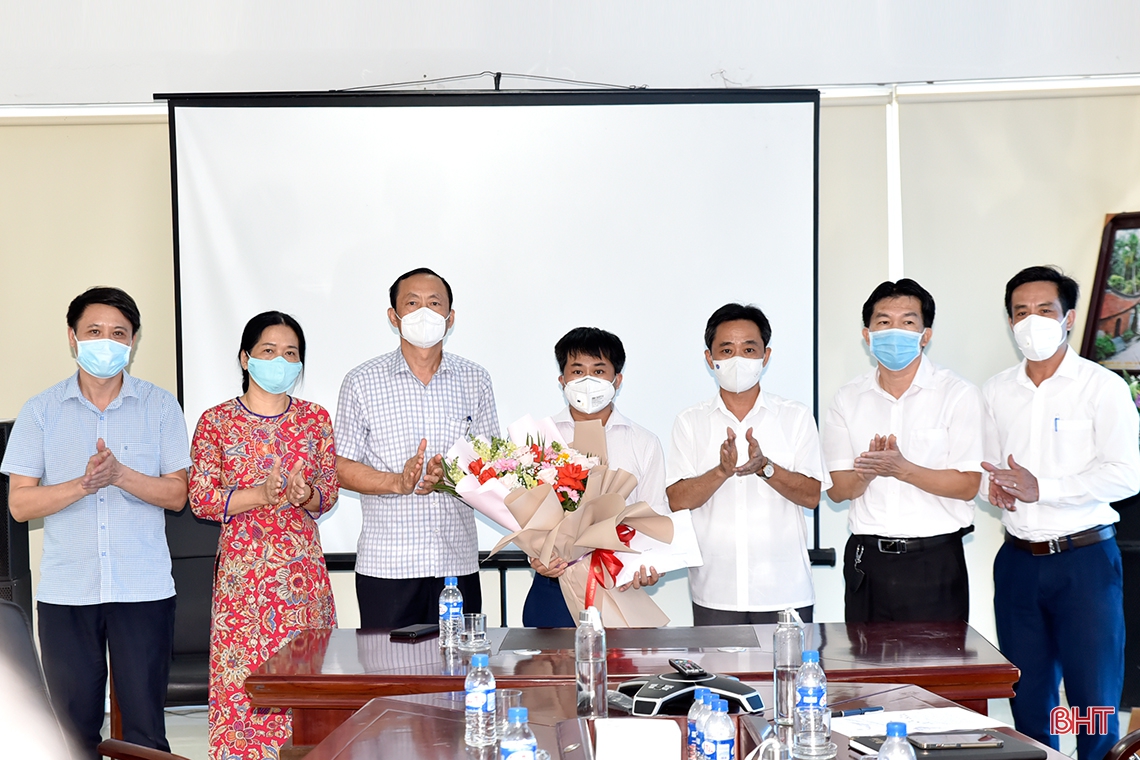 Thường trực Tỉnh ủy Hà Tĩnh biểu dương các lực lượng tuyến đầu phòng, chống dịch Covid-19