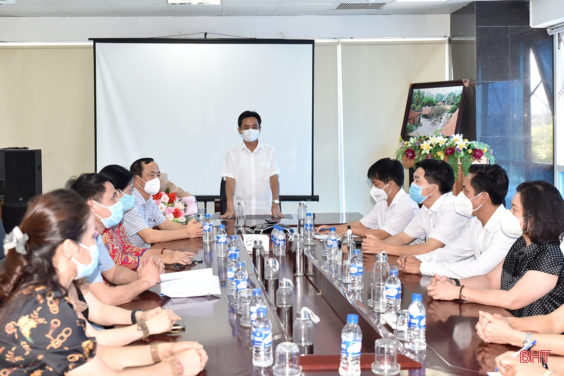 Thường trực Tỉnh ủy Hà Tĩnh biểu dương các lực lượng tuyến đầu phòng, chống dịch Covid-19