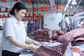 Mỏi tay ký đơn hàng, doanh nghiệp dệt may lo tuyển dụng lao động 