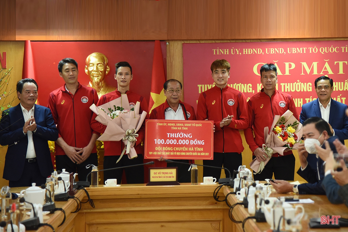 Hà Tĩnh khen thưởng huấn luyện viên, vận động viên đạt thành tích xuất sắc