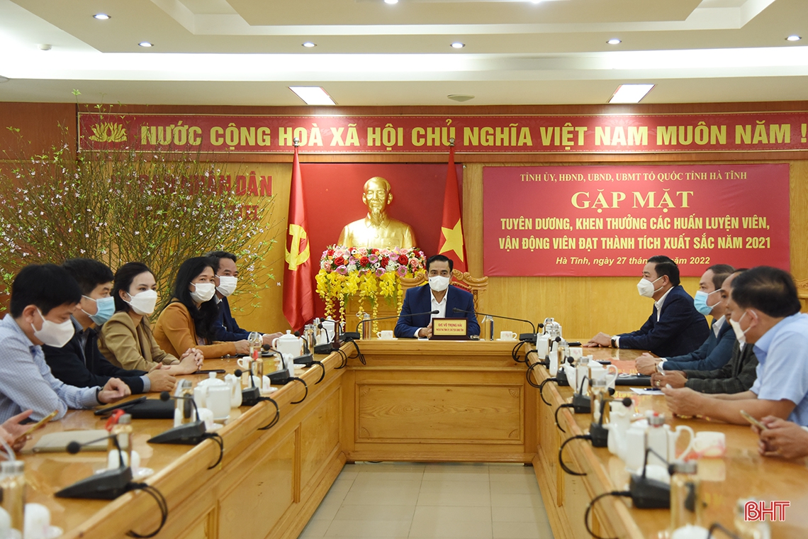 Hà Tĩnh khen thưởng huấn luyện viên, vận động viên đạt thành tích xuất sắc