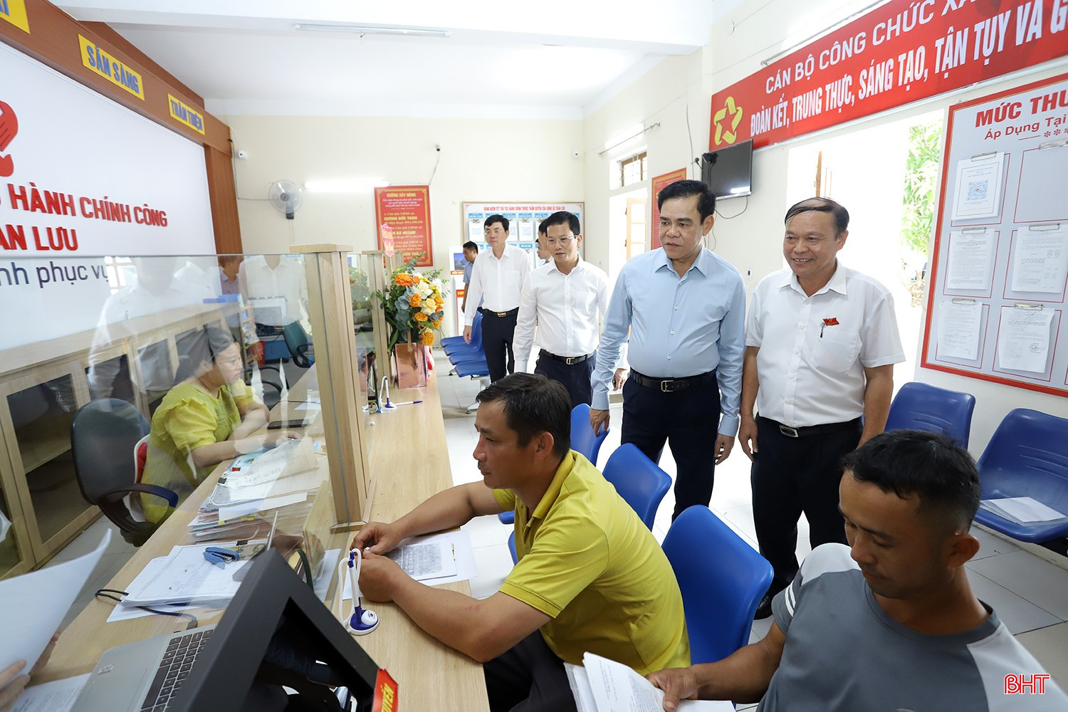 bqbht_br_chu-tich-kiem-tra-chinh-quyen-2-cap-2.jpg