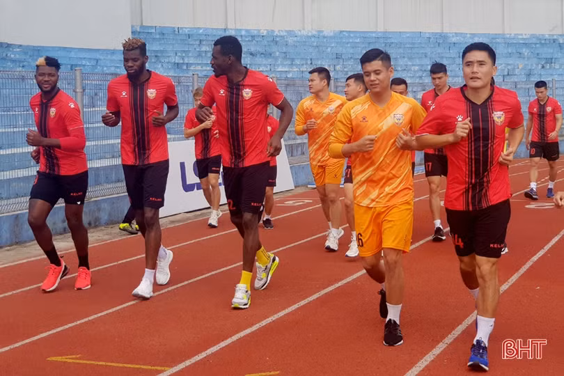 Hồng Lĩnh Hà Tĩnh giao hữu với Sông Lam Nghệ An trong lúc chờ V.League trở lại