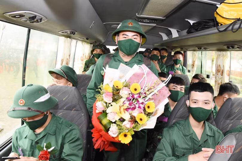 Lễ giao quân ở Hà Tĩnh hoàn thành nhanh gọn, chú trọng phòng dịch