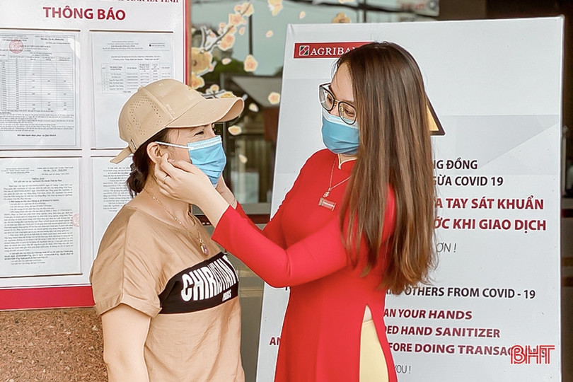 Agribank tỉnh Hà Tĩnh hưởng ứng thông điệp “Bạn vẫn đẹp khi đeo khẩu trang”