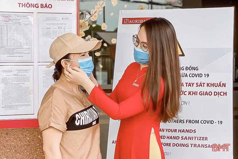 Agribank tỉnh Hà Tĩnh hưởng ứng thông điệp “Bạn vẫn đẹp khi đeo khẩu trang”