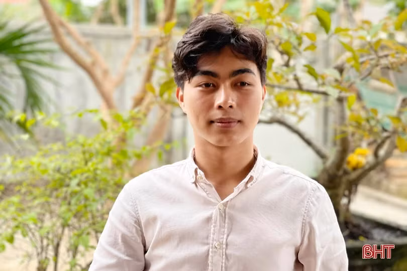 Những tân binh Hà Tĩnh “gác bút nghiên” lên đường tòng quân