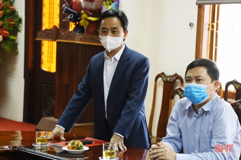 Lãnh đạo tỉnh chúc mừng ngành Y tế Hà Tĩnh nhân Ngày Thầy thuốc Việt Nam