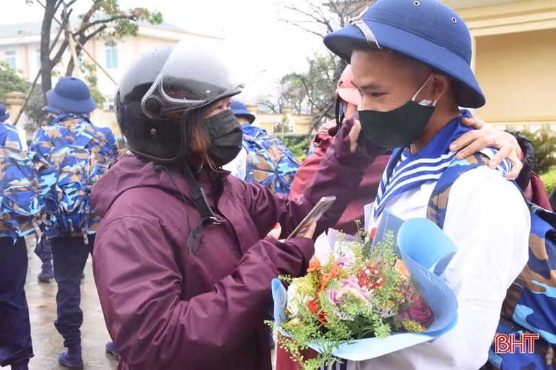 Lễ giao quân ở Hà Tĩnh hoàn thành nhanh gọn, chú trọng phòng dịch