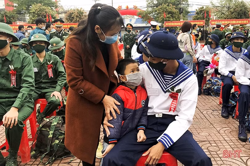 Lễ giao quân ở Hà Tĩnh hoàn thành nhanh gọn, chú trọng phòng dịch