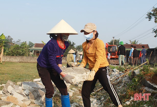 Người dân Can Lộc ra quân xây dựng nông thôn mới