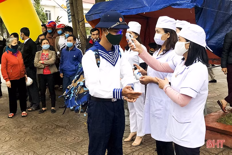 Lễ giao quân ở Hà Tĩnh hoàn thành nhanh gọn, chú trọng phòng dịch