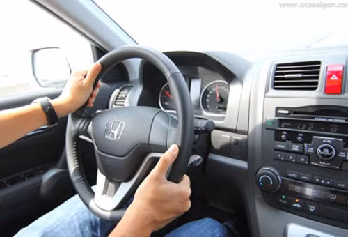 Nguyên nhân và cách khắc phục khi ô tô bị khóa vô lăng