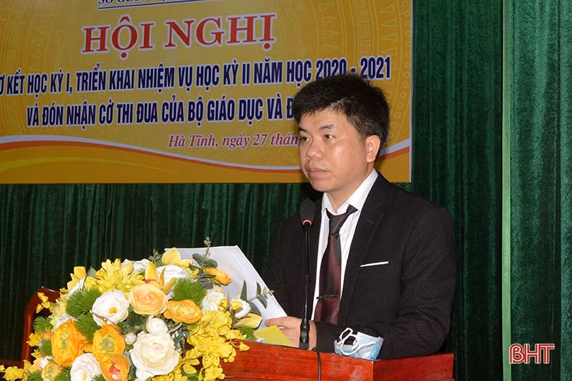 Sở GD&ĐT Hà Tĩnh đón nhận cờ dẫn đầu phong trào thi đua “Đổi mới, sáng tạo trong dạy và học”