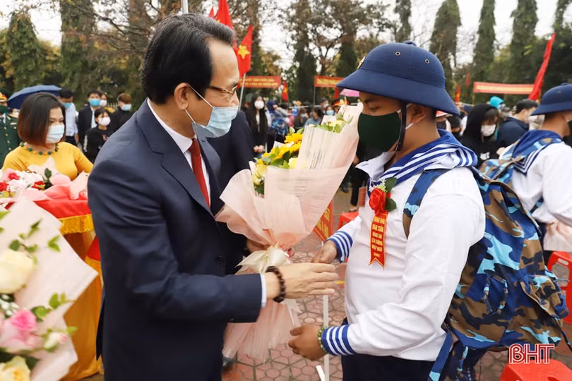 Lễ giao quân ở Hà Tĩnh hoàn thành nhanh gọn, chú trọng phòng dịch