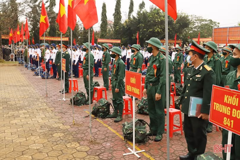 Lễ giao quân ở Hà Tĩnh hoàn thành nhanh gọn, chú trọng phòng dịch