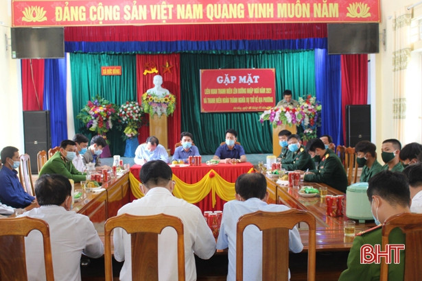 Vũ Quang gặp mặt, tặng quà 37 tân binh chuẩn bị lên đường nhập ngũ
