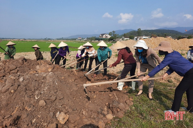 Người dân Can Lộc ra quân xây dựng nông thôn mới