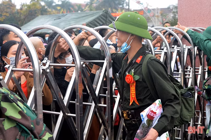Lễ giao quân ở Hà Tĩnh hoàn thành nhanh gọn, chú trọng phòng dịch