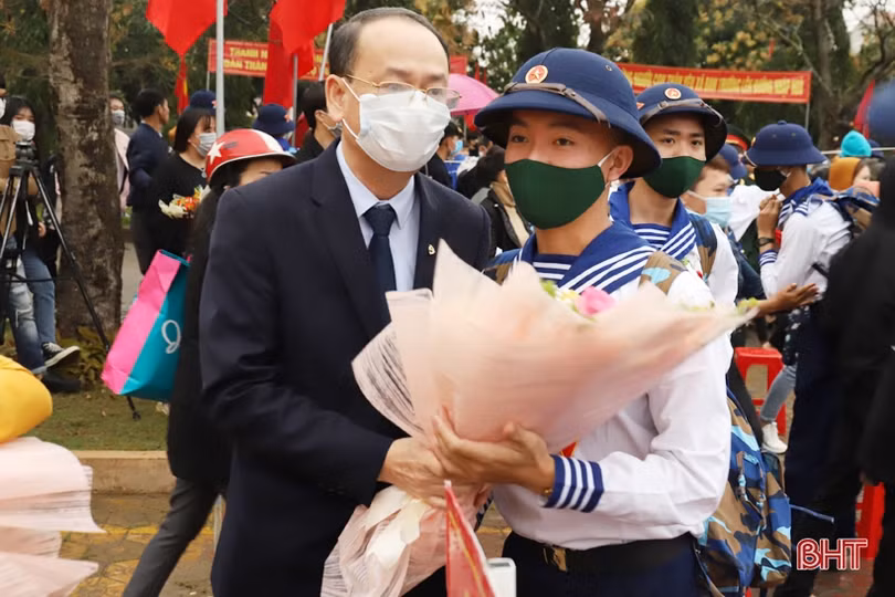 Lễ giao quân ở Hà Tĩnh hoàn thành nhanh gọn, chú trọng phòng dịch