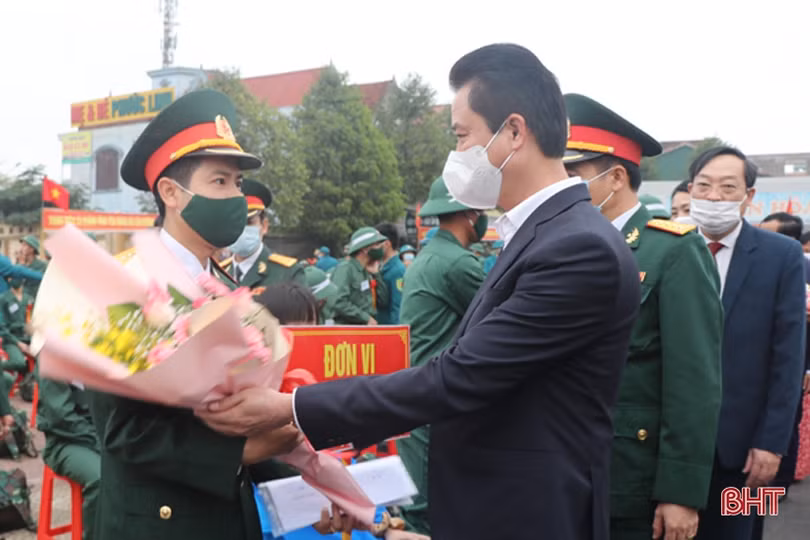 Lễ giao quân ở Hà Tĩnh hoàn thành nhanh gọn, chú trọng phòng dịch