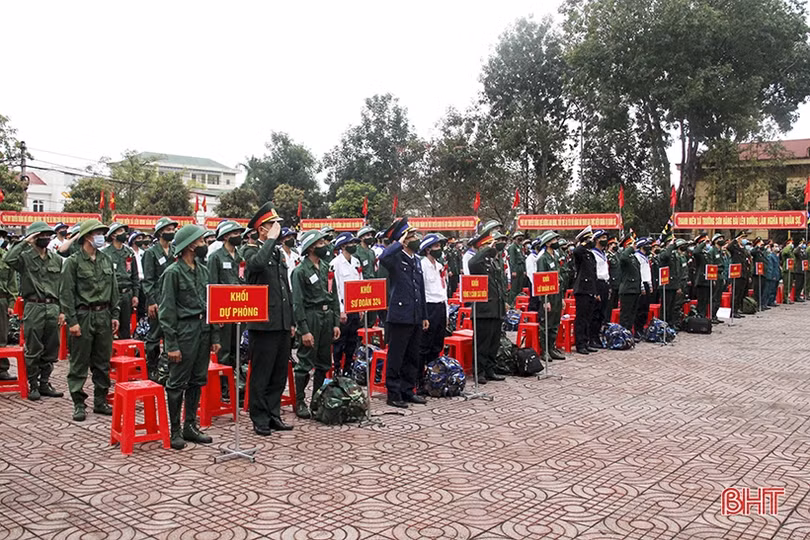 Lễ giao quân ở Hà Tĩnh hoàn thành nhanh gọn, chú trọng phòng dịch