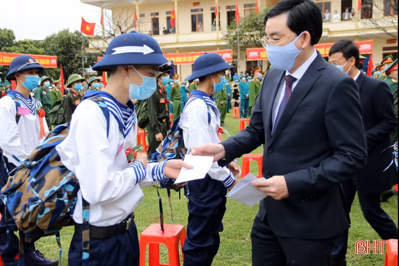 Lễ giao quân ở Hà Tĩnh hoàn thành nhanh gọn, chú trọng phòng dịch