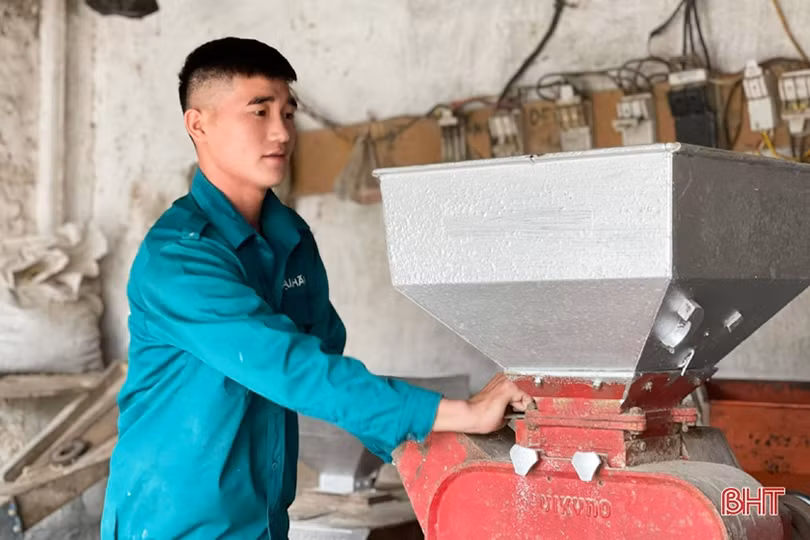 Những tân binh Hà Tĩnh “gác bút nghiên” lên đường tòng quân