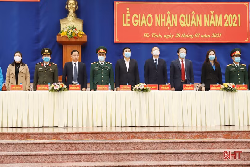 Lễ giao quân ở Hà Tĩnh hoàn thành nhanh gọn, chú trọng phòng dịch