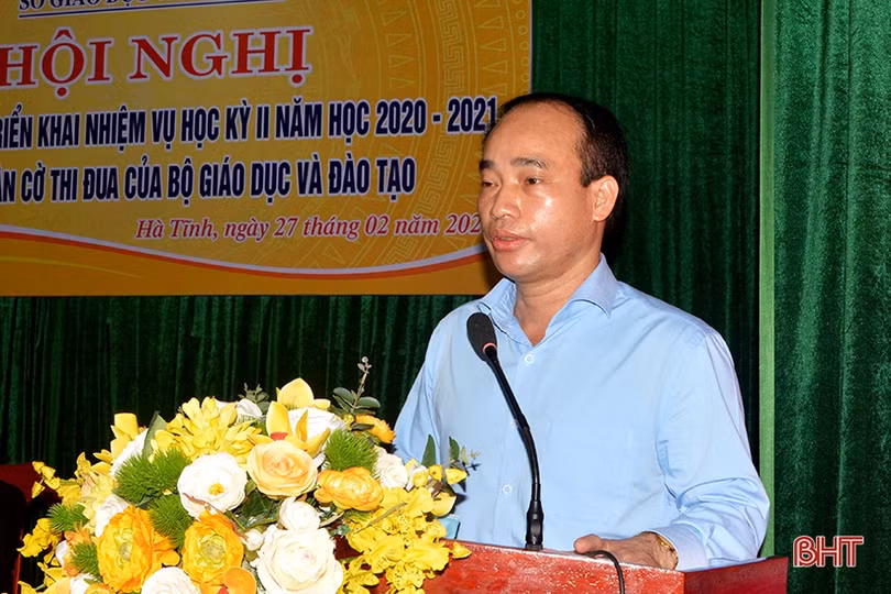 Sở GD&ĐT Hà Tĩnh đón nhận cờ dẫn đầu phong trào thi đua “Đổi mới, sáng tạo trong dạy và học”