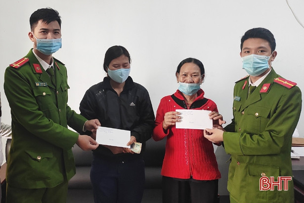 Nhặt được của rơi, một phụ nữ ở Cẩm Xuyên tìm người trả lại