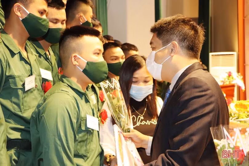 Lễ giao quân ở Hà Tĩnh hoàn thành nhanh gọn, chú trọng phòng dịch