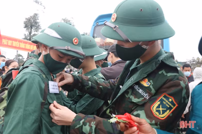 Lễ giao quân ở Hà Tĩnh hoàn thành nhanh gọn, chú trọng phòng dịch