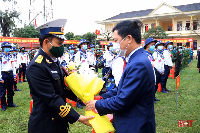 Lễ giao quân ở Hà Tĩnh hoàn thành nhanh gọn, chú trọng phòng dịch