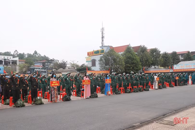 Lễ giao quân ở Hà Tĩnh hoàn thành nhanh gọn, chú trọng phòng dịch