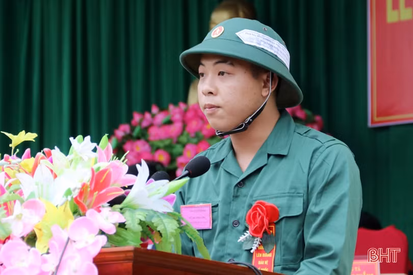 Lễ giao quân ở Hà Tĩnh hoàn thành nhanh gọn, chú trọng phòng dịch