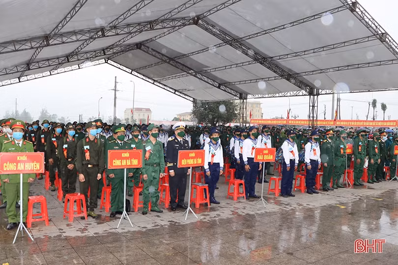 Lễ giao quân ở Hà Tĩnh hoàn thành nhanh gọn, chú trọng phòng dịch