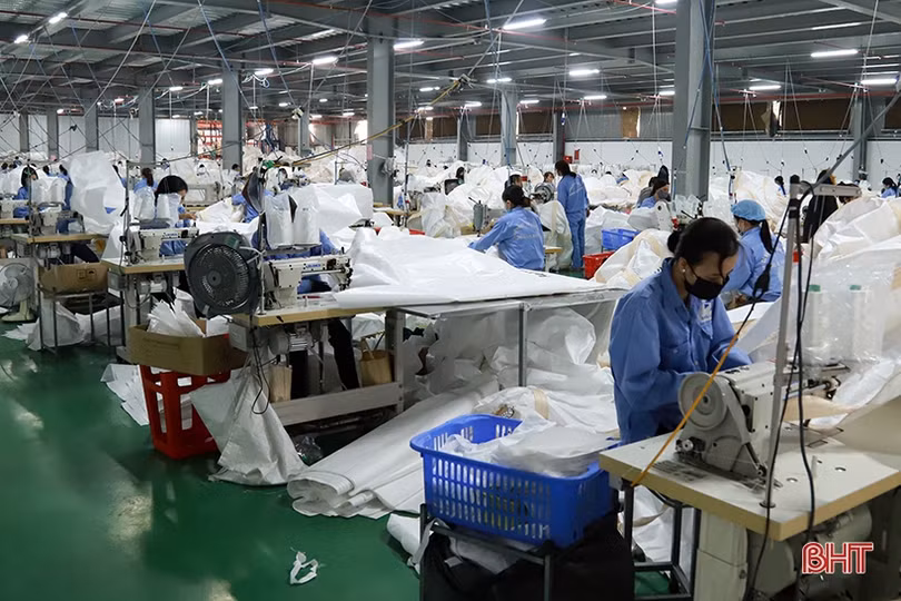 Doanh nghiệp dệt may Hà Tĩnh ký kết nhiều đơn hàng, ổn định công việc cho người lao động