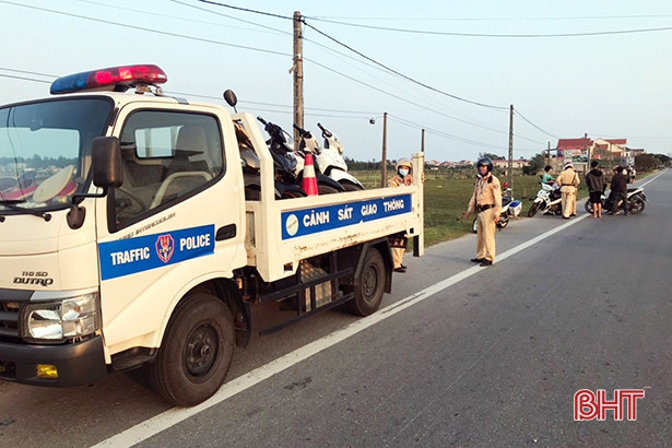 Xử phạt hơn 50 trường hợp vi phạm giao thông trên đường ven biển Hà Tĩnh