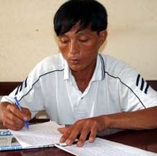 Đối tượng Nguyễn Văn Thoái đang tường trình vụ việc tại cơ quan Công an