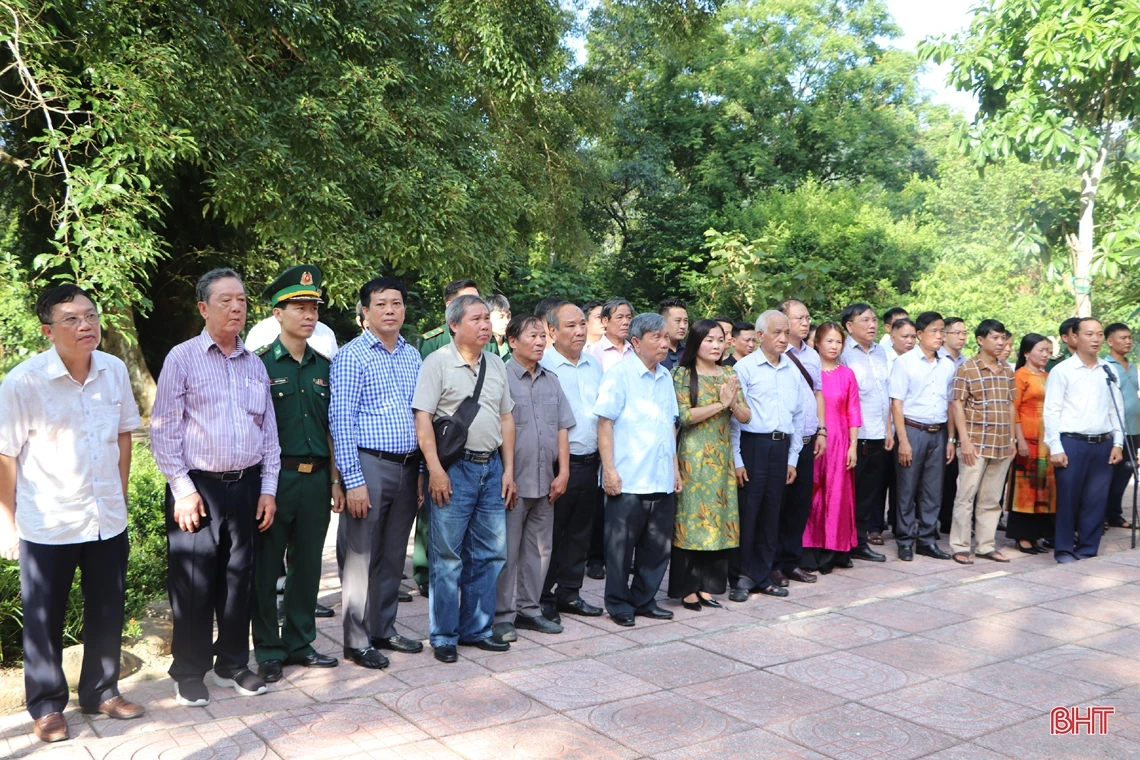 Dâng hương tưởng nhớ Đình nguyên Tiến sỹ Phan Đình Phùng