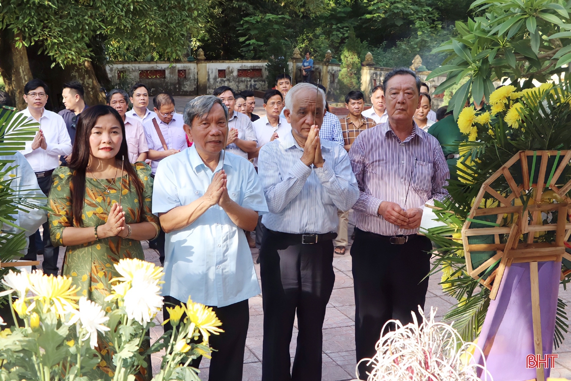 Dâng hương tưởng nhớ Đình nguyên Tiến sỹ Phan Đình Phùng