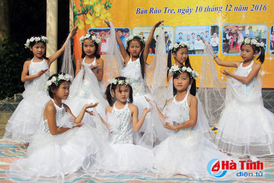 ban rao tre vui mung don tet cham cha boi