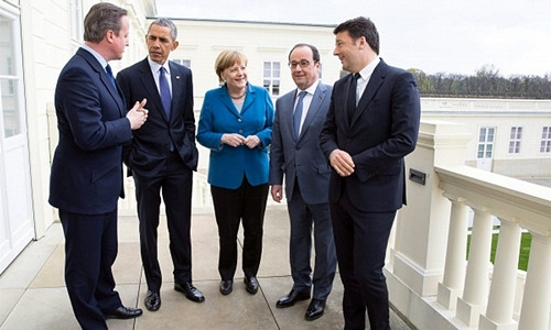 Từ trái sang, cựu thủ tướng Anh David Cameron, Tổng thống Mỹ Barack Obama, Thủ tướng Đức Angela Merkel, Tổng thống Pháp Francois Hollande và Thủ tướng Italy Matteo Renzi gặp nhau tại hội nghị thượng đỉnh G5 ở thành phố Hanover, Đức, hồi tháng 4. Ảnh: White House. buc anh the hien chan dong chinh truong nam 2016