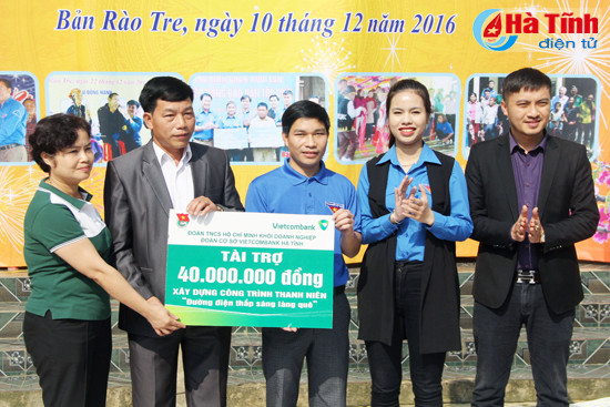 ban rao tre vui mung don tet cham cha boi