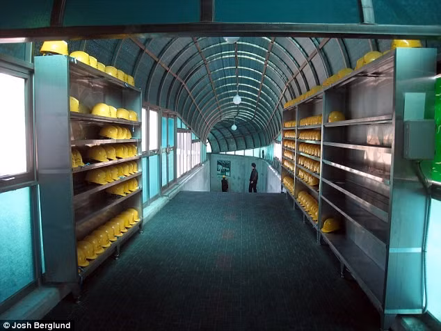 ben trong duong ham quan su bi mat cua trieu tien