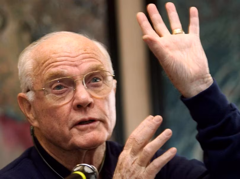 chan dung phi hanh gia huyen thoai nguoi my john glenn