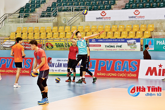 giai bong chuyen pv gas 2016 tai ha tinh nong truoc gio g