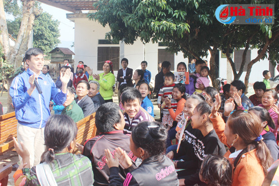 ban rao tre vui mung don tet cham cha boi